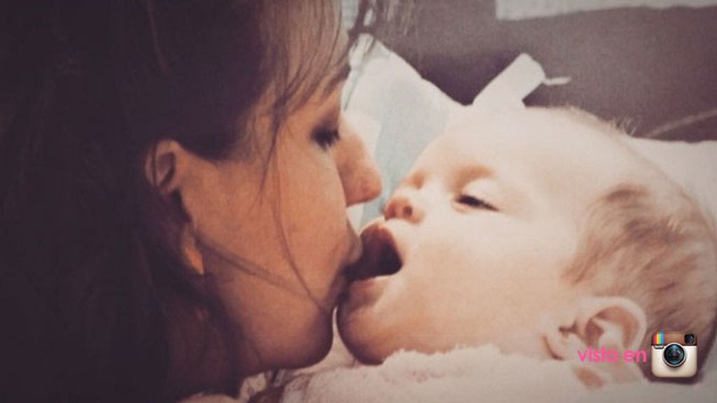 María Valverde echa la vista hacia atrás con esta foto: "#Mamá #Mom