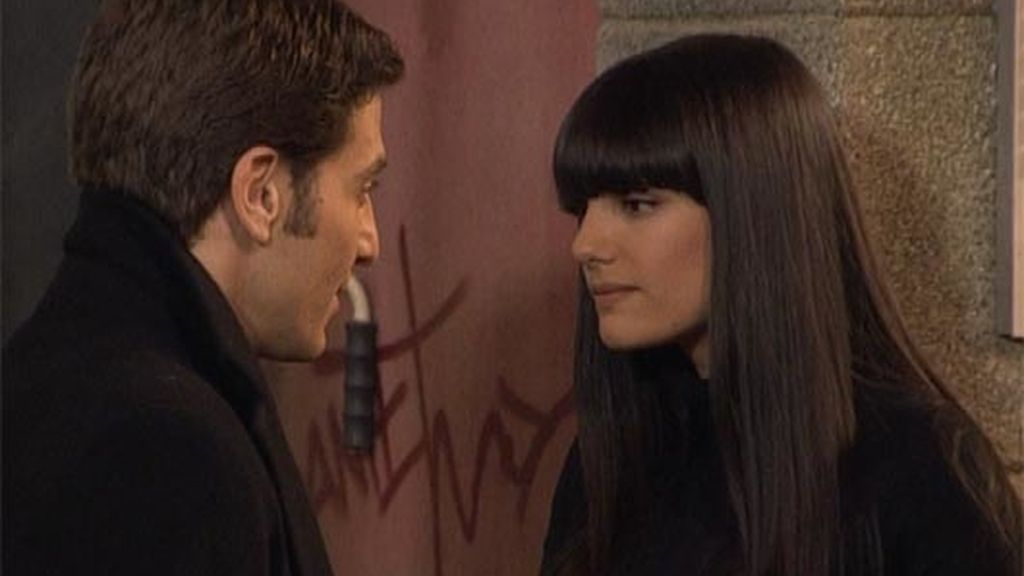 El beso de Rebeca y Eduardo