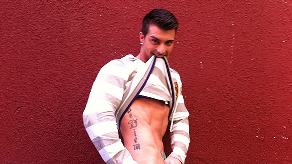 Músculos y tatuajes 'visten' su piel de arriba abajo