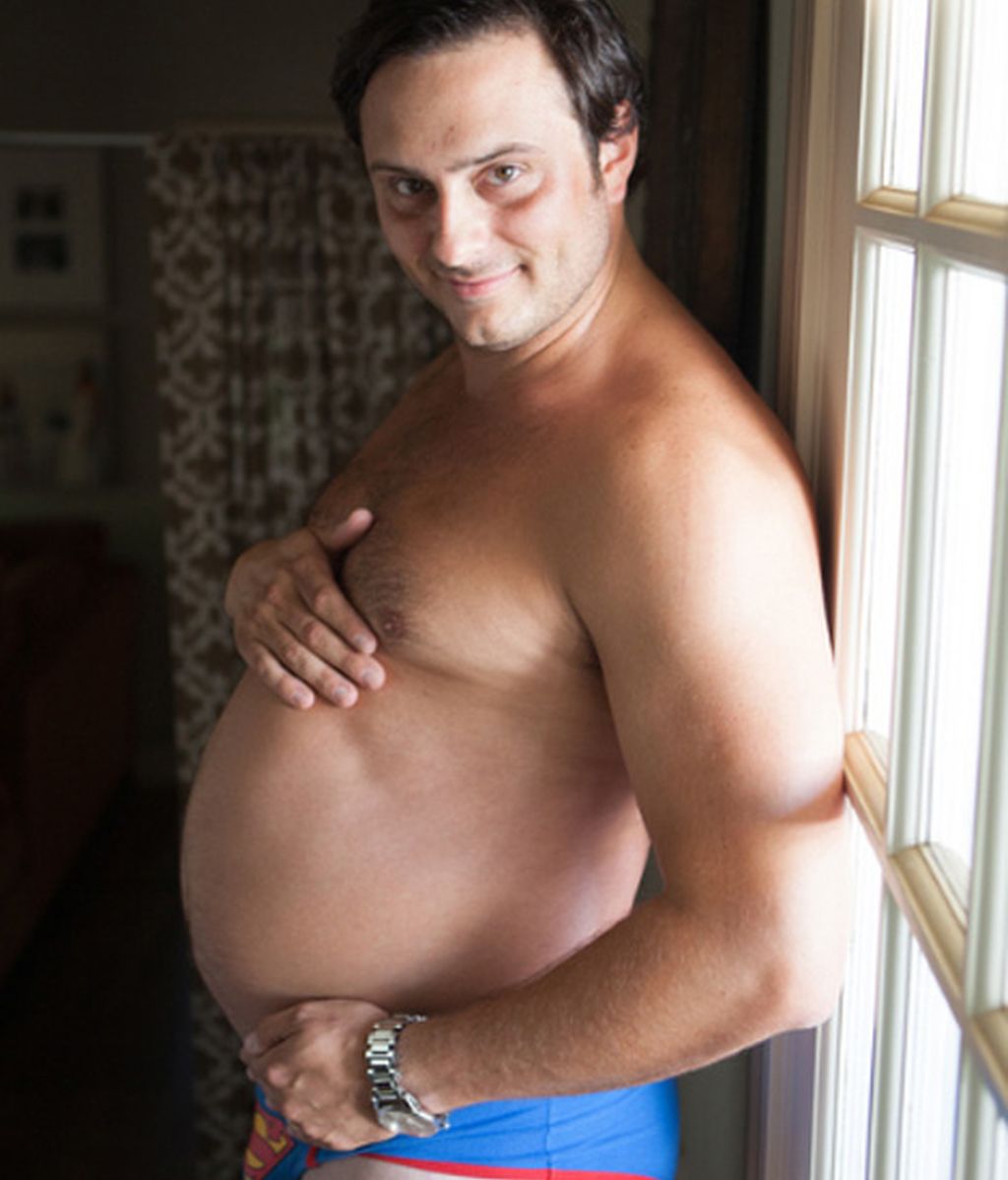 Se hizo las típicas fotografías de embarazada que su novia no quiso