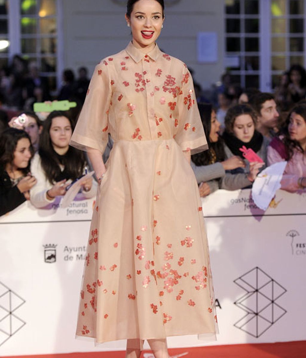 Hiba Abouk deslumbra con escotazo en el Festival de Málaga