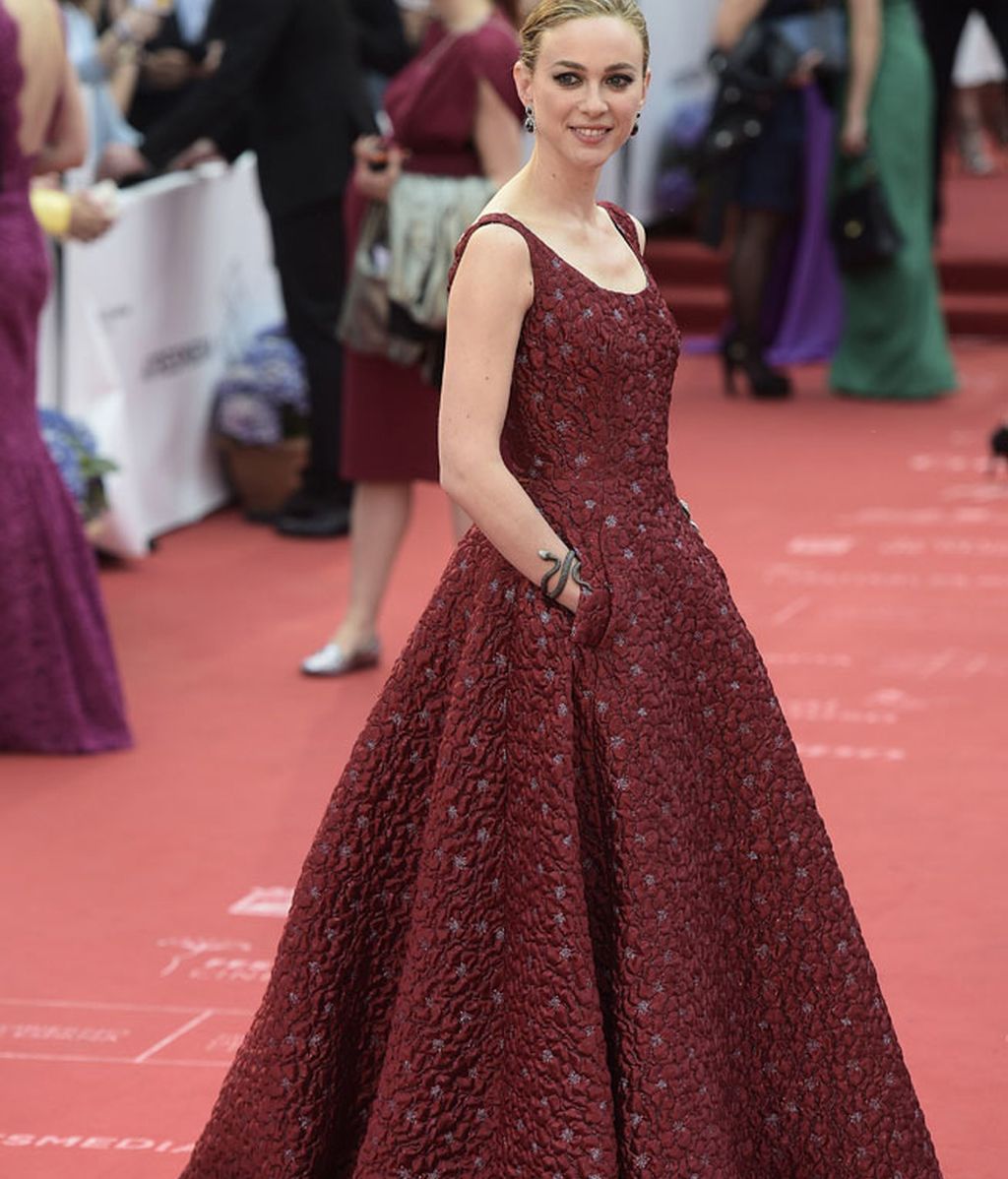 Marta Hazas, con con un vestido color teja que firmaba Jorge Vázquez