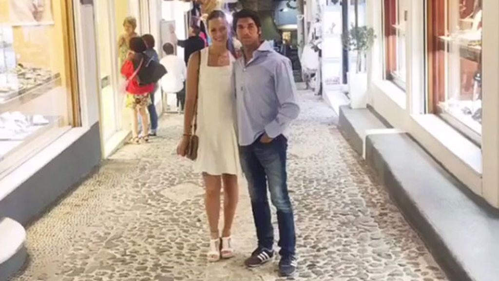 Barco, amigos, amor: las románticas vacaciones de Eva González y Cayetano