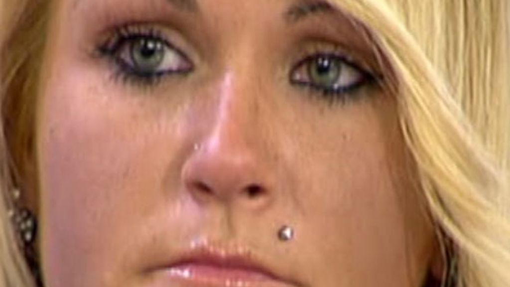 Saray no puede contener las lágrimas