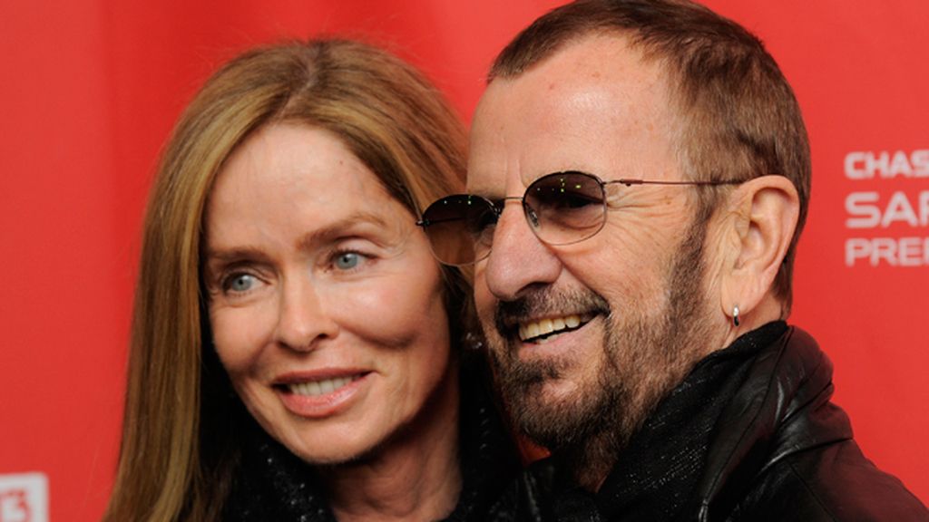 Ringo Starr y su esposa Barbara Bach en el estreno de 'Emanuel and the Truth about Fishes'
