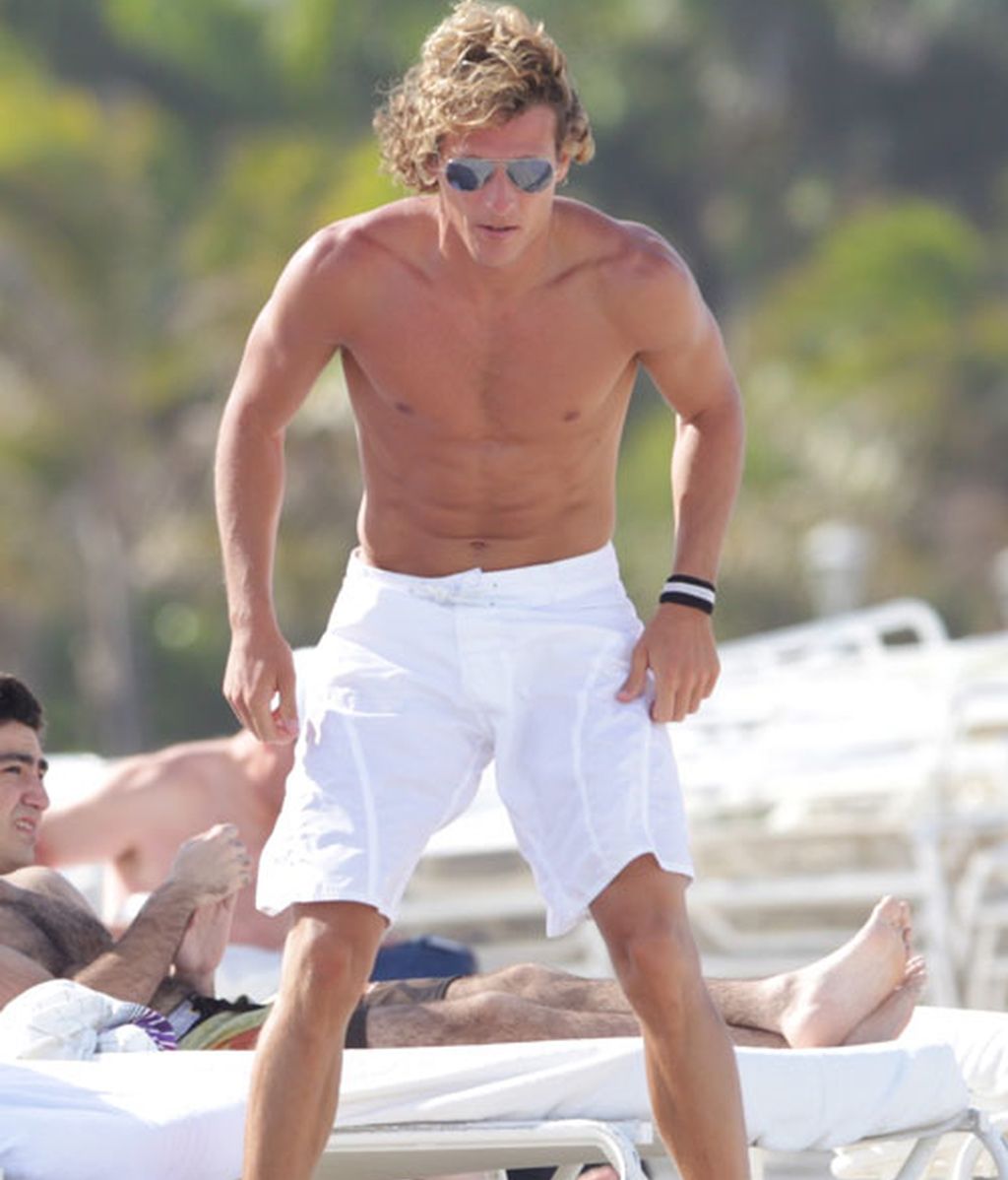 Forlán y Zaira apuran sus últimos días de soltería en playas de Miami