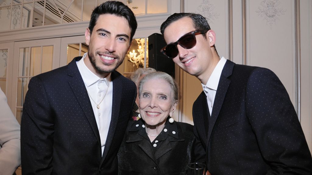 Con trajes de García Madrid posamos junto a una gran señora, María Dolores Pradera