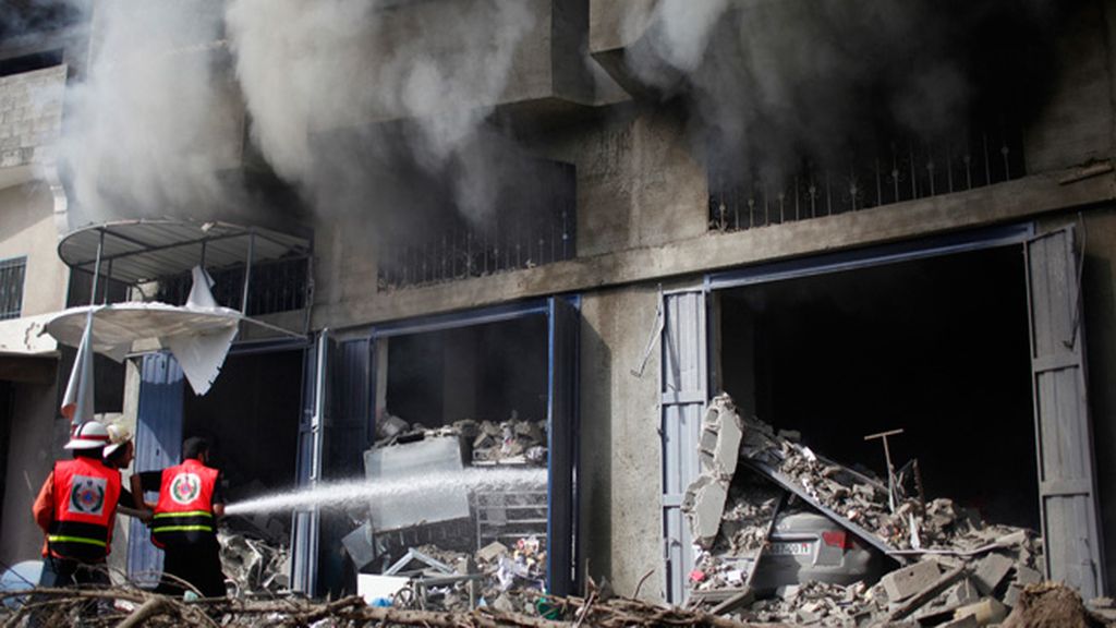 Israel aumenta su ataque por tierra y mar contra Gaza