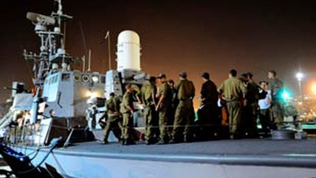 Soldados israelíes atacan la 'Flotilla de la Libertad'. Vídeo: Informativos Telecinco.