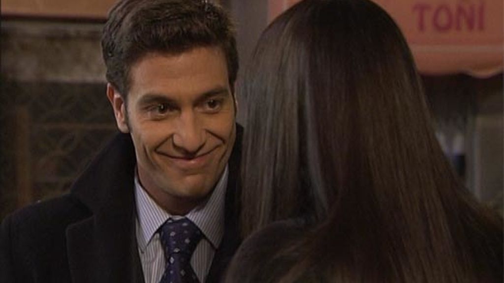 El beso de Rebeca y Eduardo