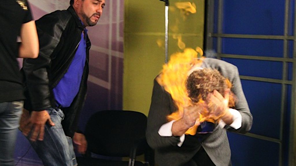 El presentador de un programa le estropea el truco al mago Houchin