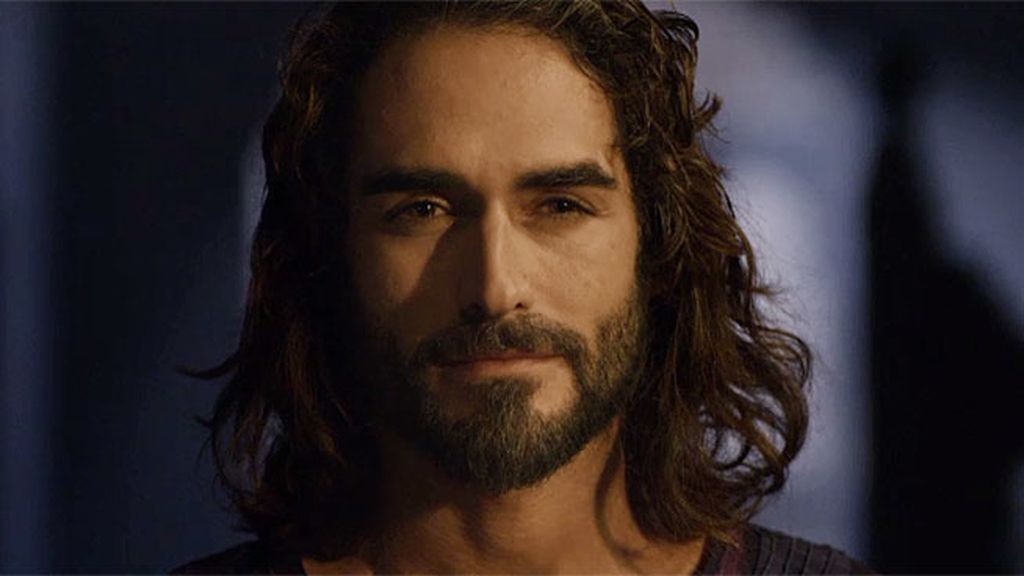 Magdalena llega a palacio tras la lapidación de su madre