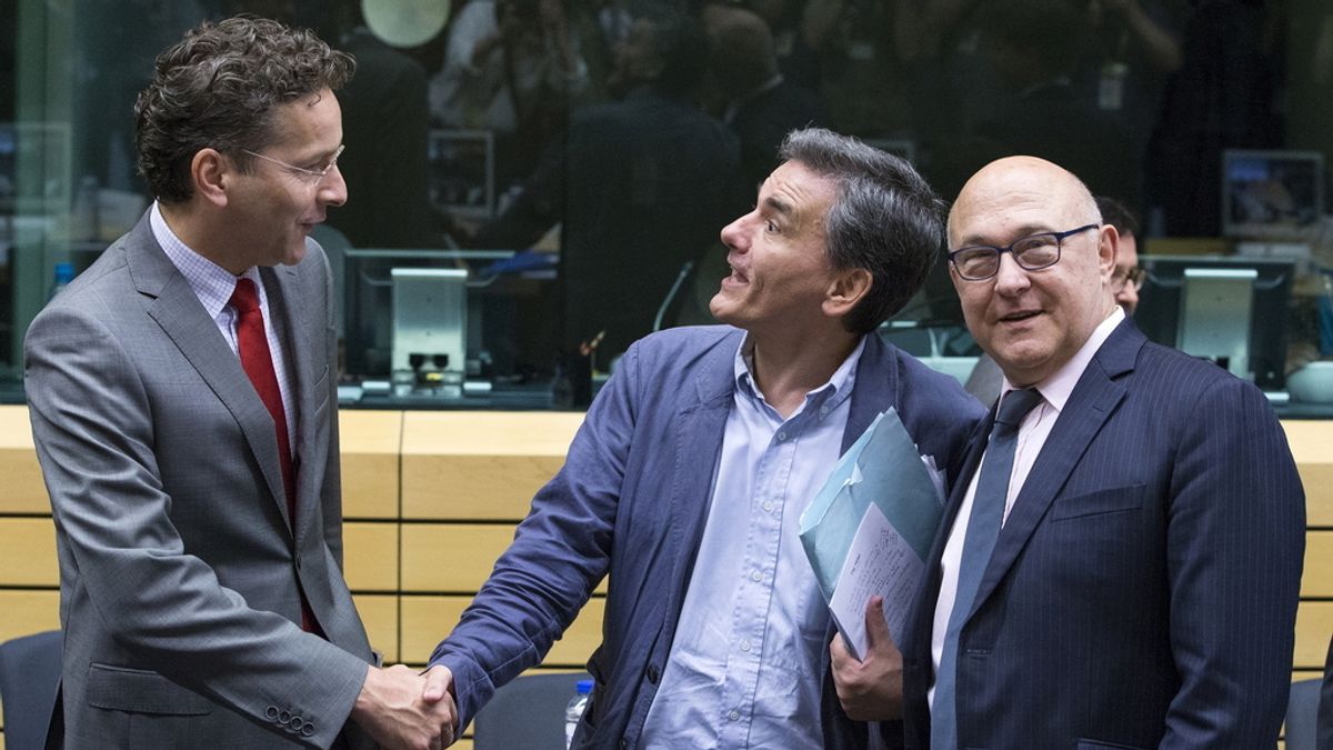 El presidente del Eurogrupo, Jeroen Dijsselbloem, y el nuevo ministro de Economía griego, Euclides Tsakalotos