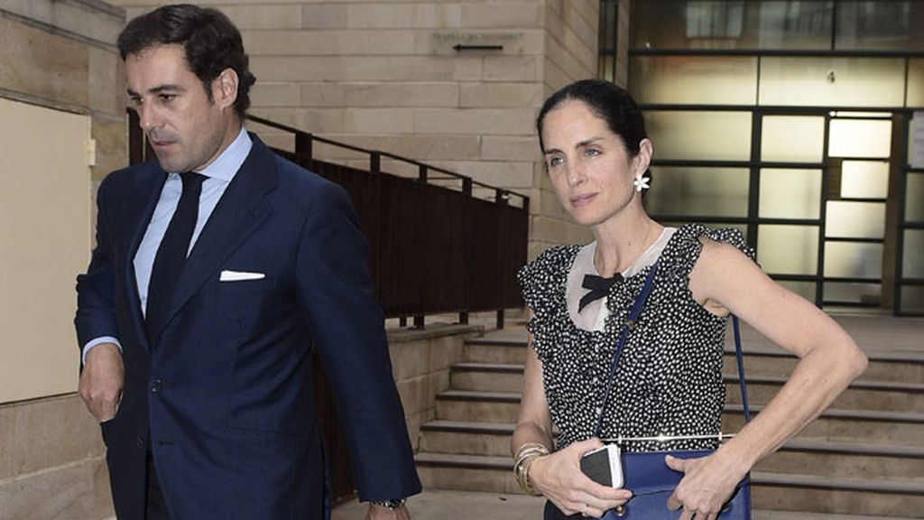 Carolina Herrera junto a su marido 'El Litri' a la entrada de la Iglesia