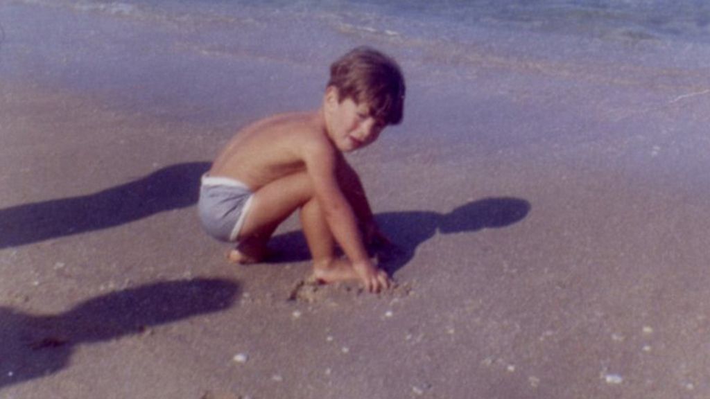 Imágenes del ex presidente John F. Kennedy, su esposa Jacqueline y sus dos hijos