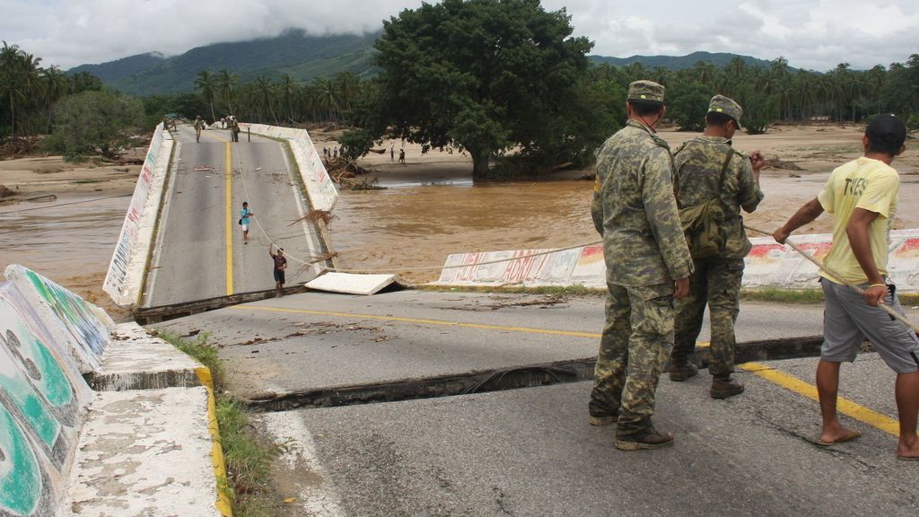 Fuertes lluvias, derrumbes y estragos en infraestructuras