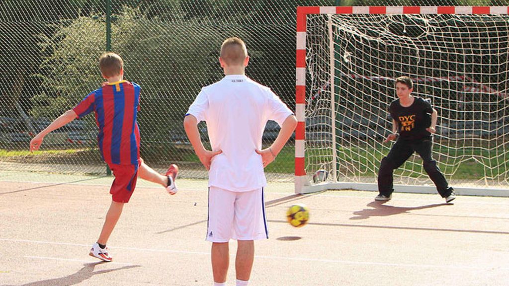 Justin Bieber se viste de culé para jugar un partido en Madrid