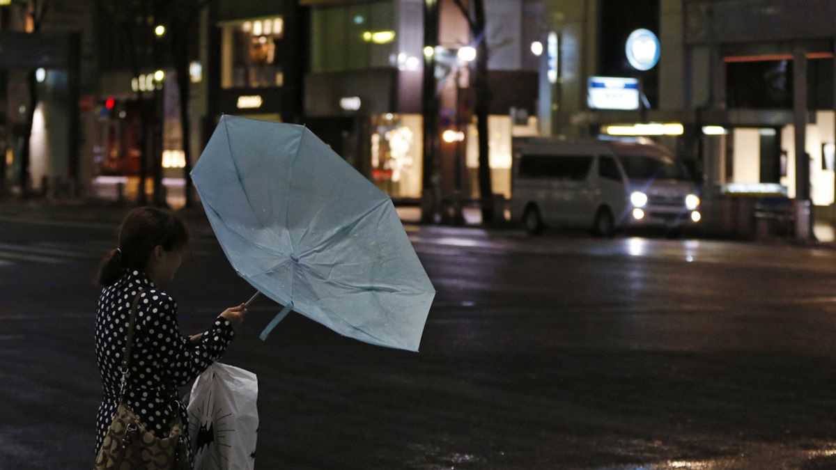 El tifón 'Jelawat' azota Japón