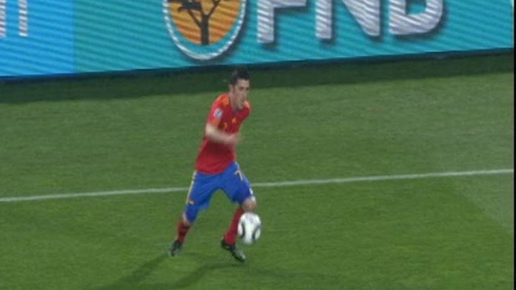 España gana, pero deja escapar la goleada