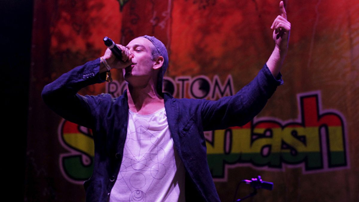 Matisyahu ofrece su concierto en el Rototom entre los abucheos del público y banderas palestinas