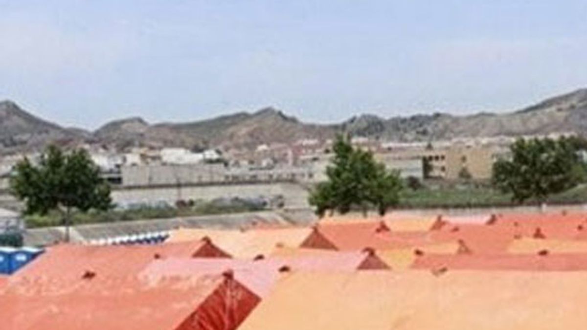 Uno de los campamentos montados para atender a las familias desalojadas.