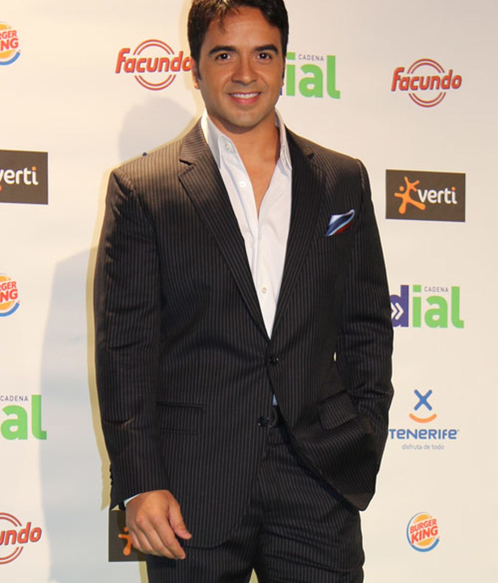 Famosos y premiados en el photocall de los Premios Cadena Dial