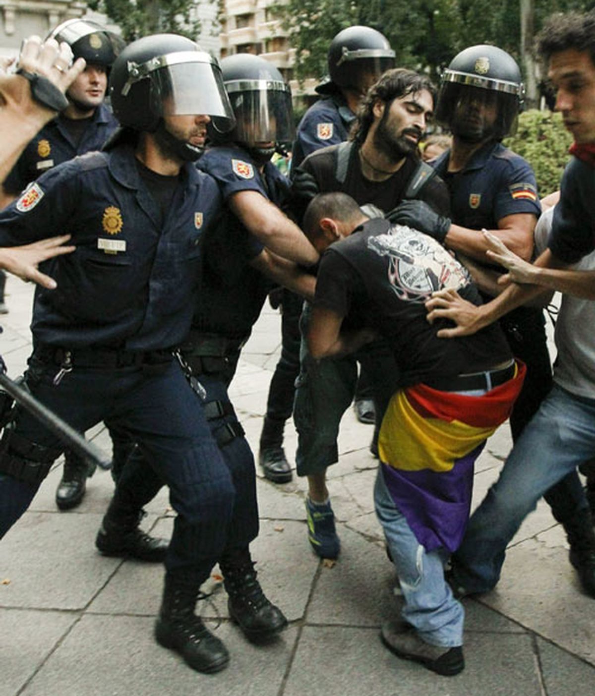 Dos detenidos durante la concentración de centenares de 'indignados' en Madrid