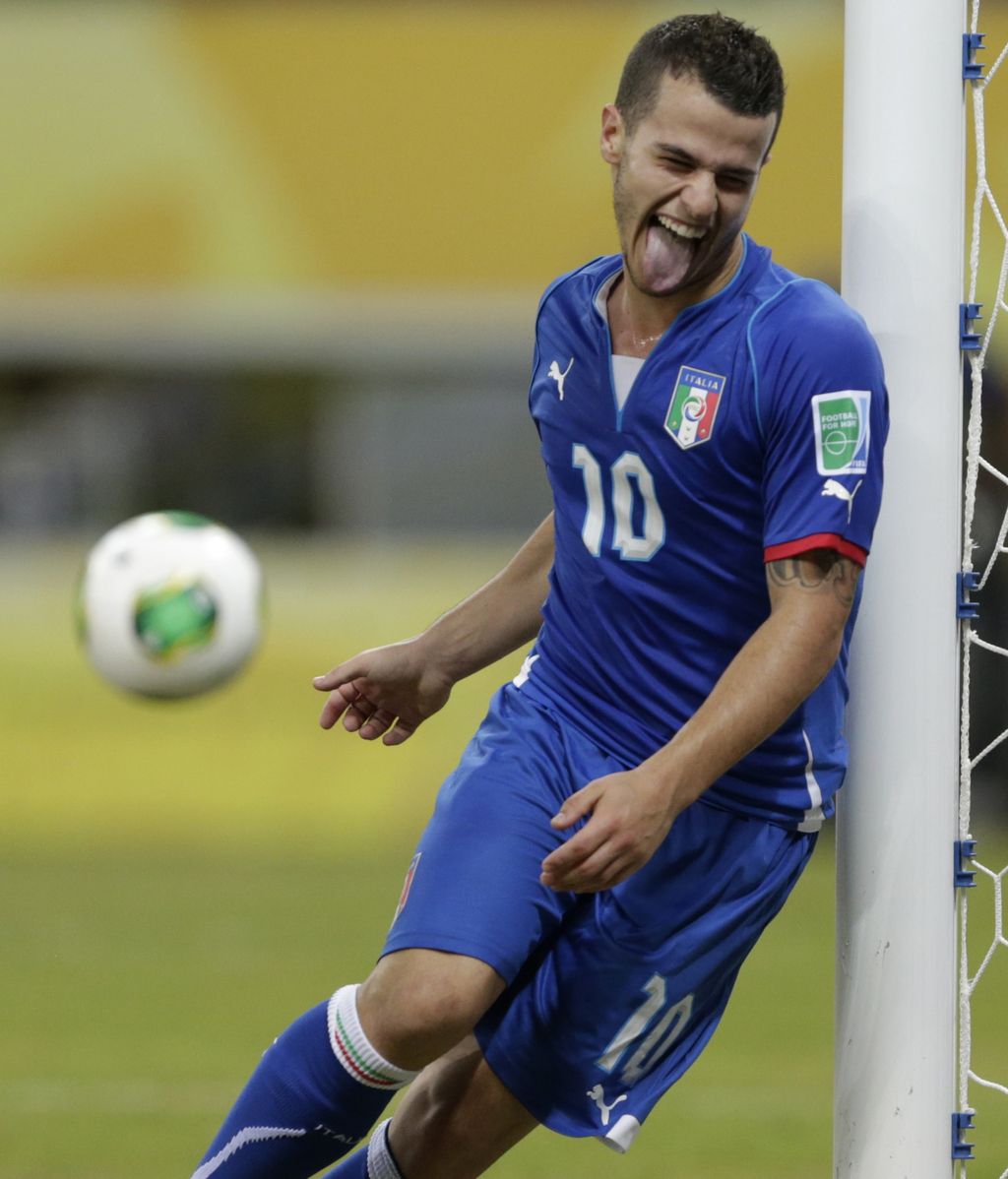 Italia 4-3 Japón, en imágenes