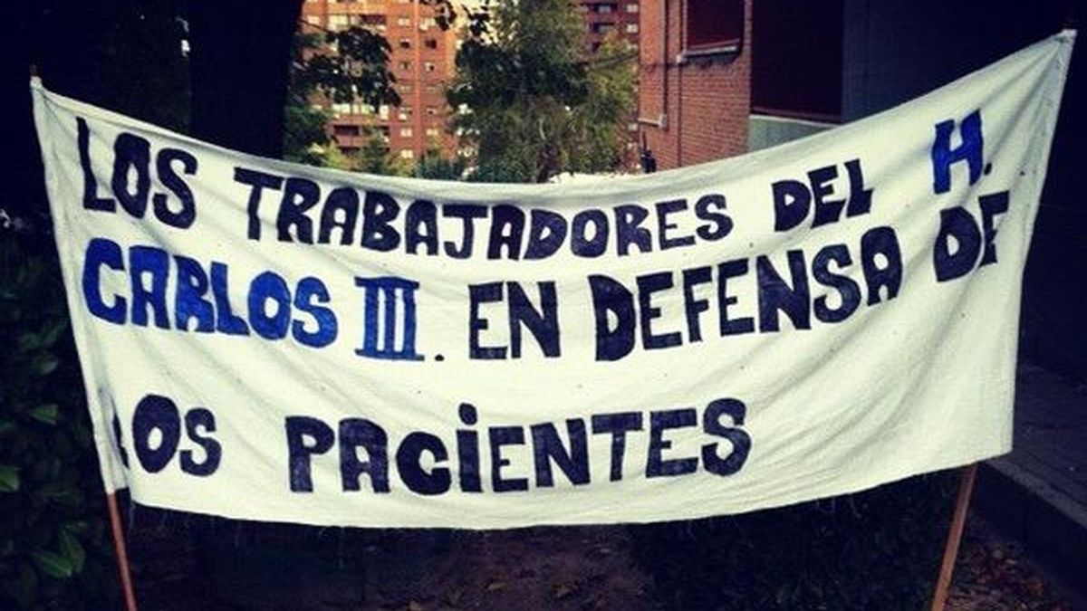 Una pancarta contra la reconversión del hospital Carlos III de Madrid