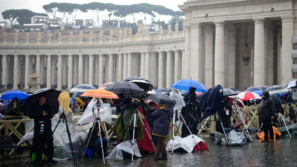 Máxima expectación en la plaza de San Pedro