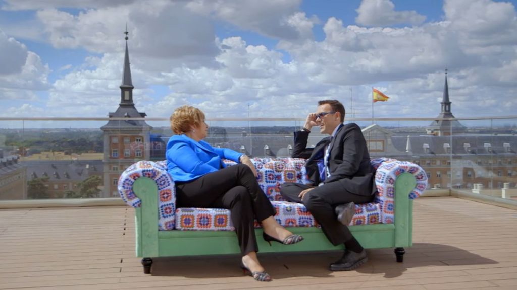 La política popular se sienta en el chester con Risto