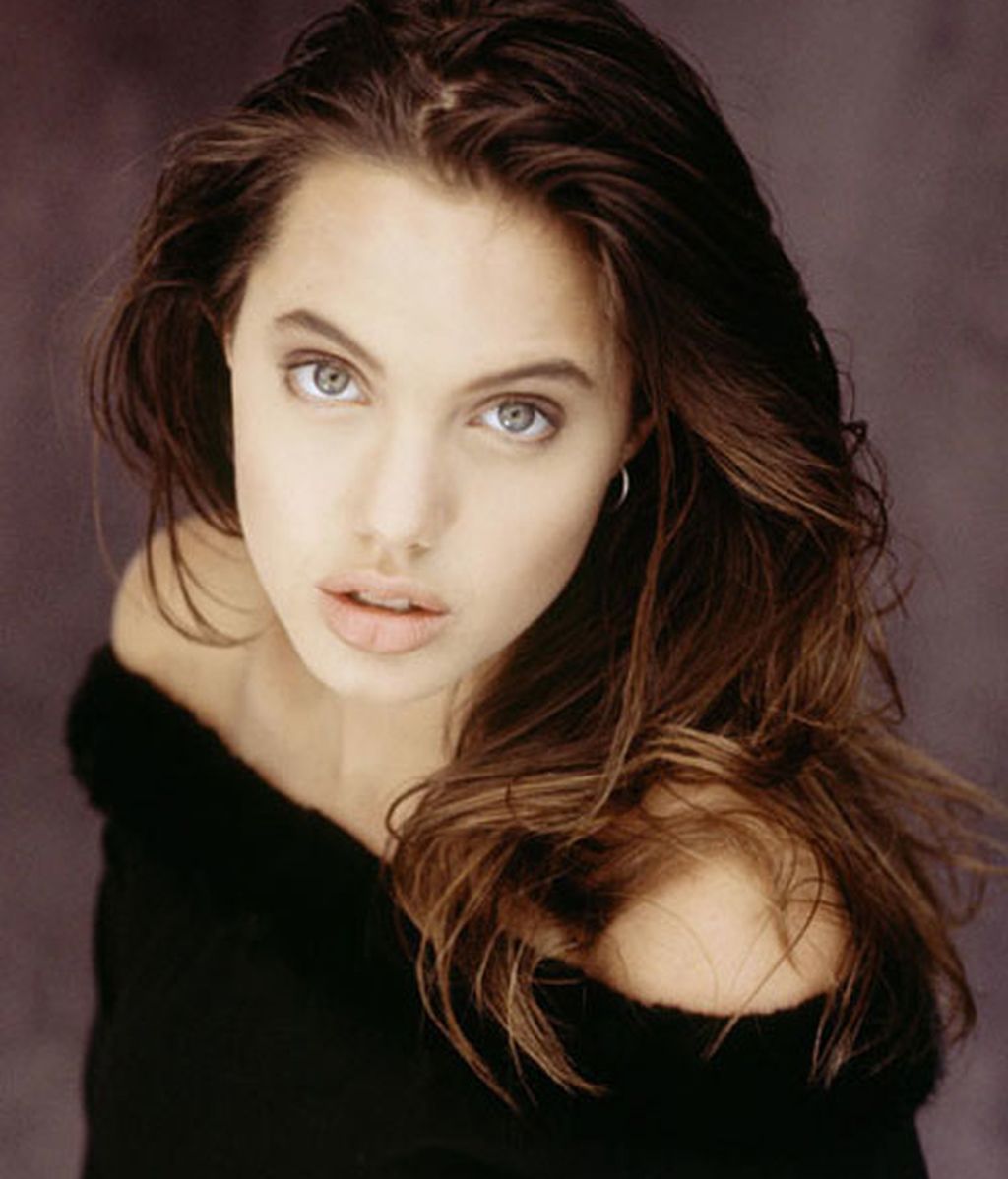 Nuevas imágenes de Angelina Jolie adolescente