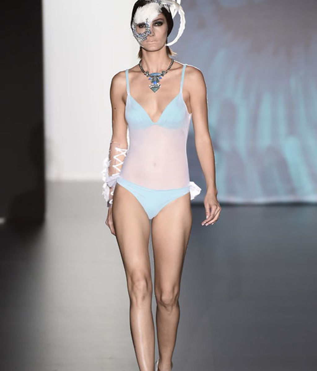 Un verano de plumas blancas y negras