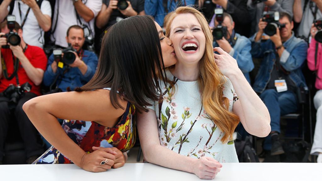 Rosario Dawson y Mireille Enos