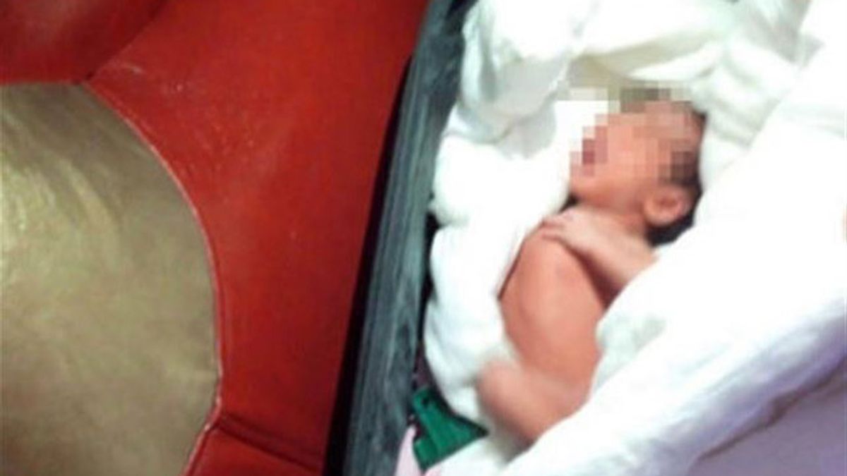 Encuentran a una bebé con pocos días de edad en el interior de una maleta en China