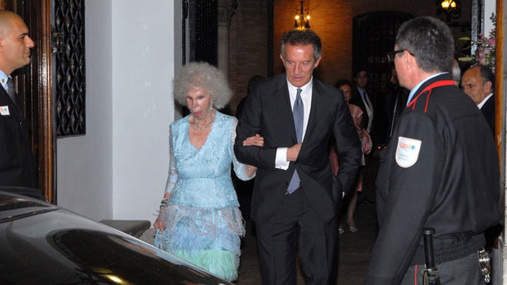 La Duquesa de Alba vuelve a ir de boda con Alfonso Díez