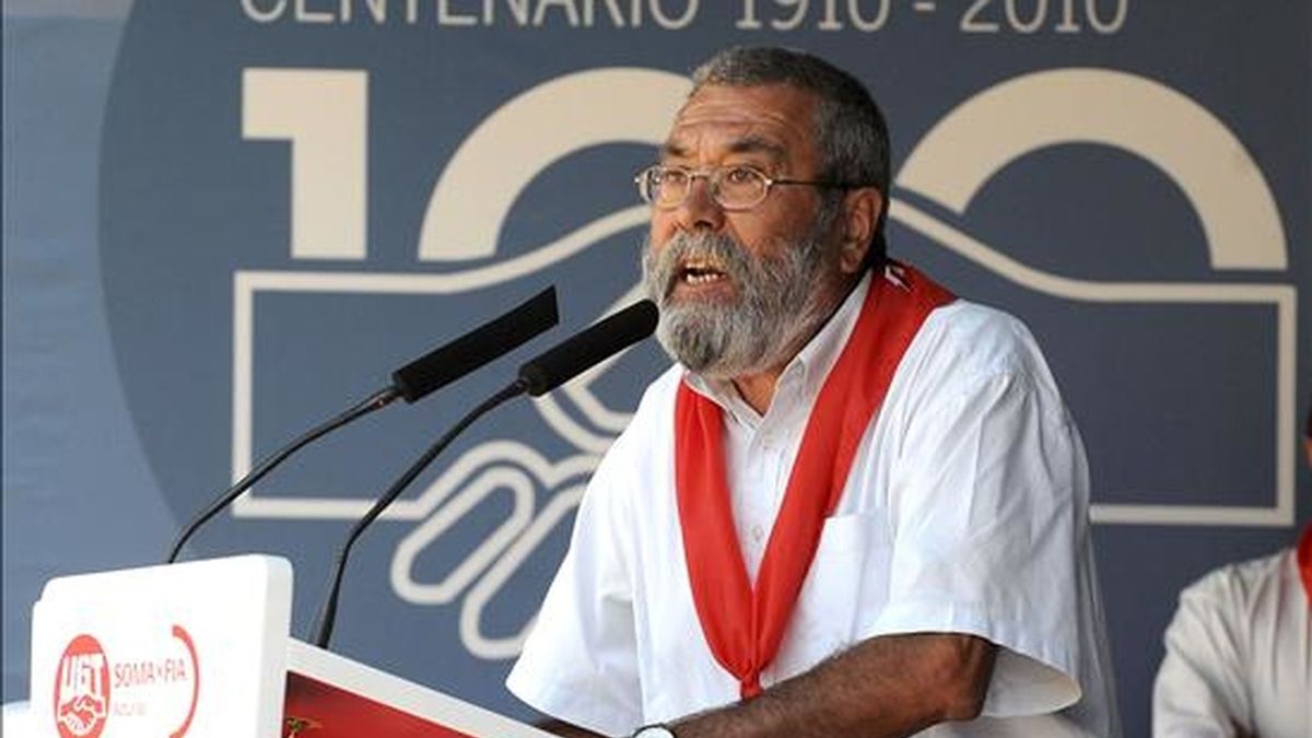 El secretario general de UGT, Cándido Méndez, durante su intervención la XXXI Fiesta Minera astur-leonesa de la localidad leonesa de Rodiezmo. EFE