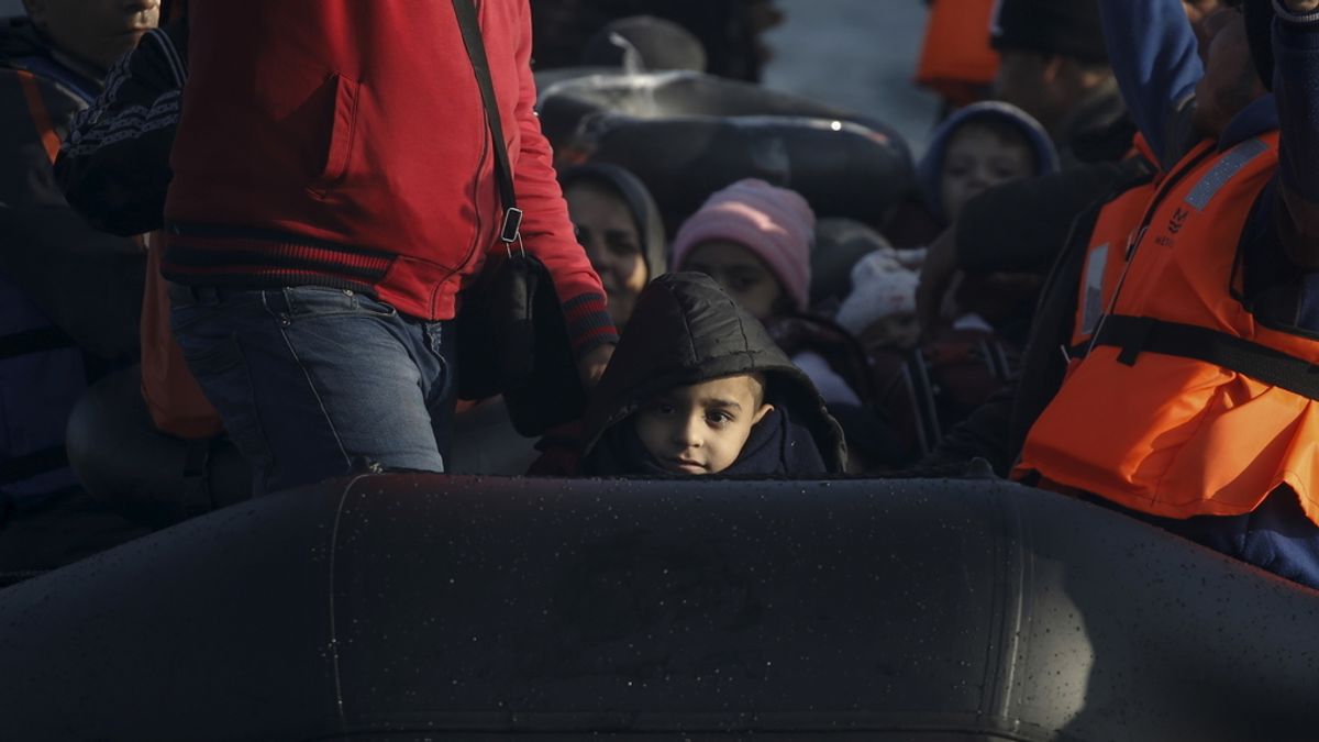 Refugiados sirios rescatados en aguas de Lesbos