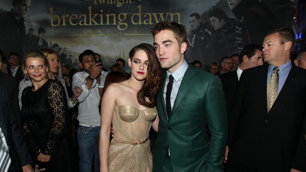 Robert Pattinson y Kristen Stewart muy unidos en el estreno de Crepúsculo