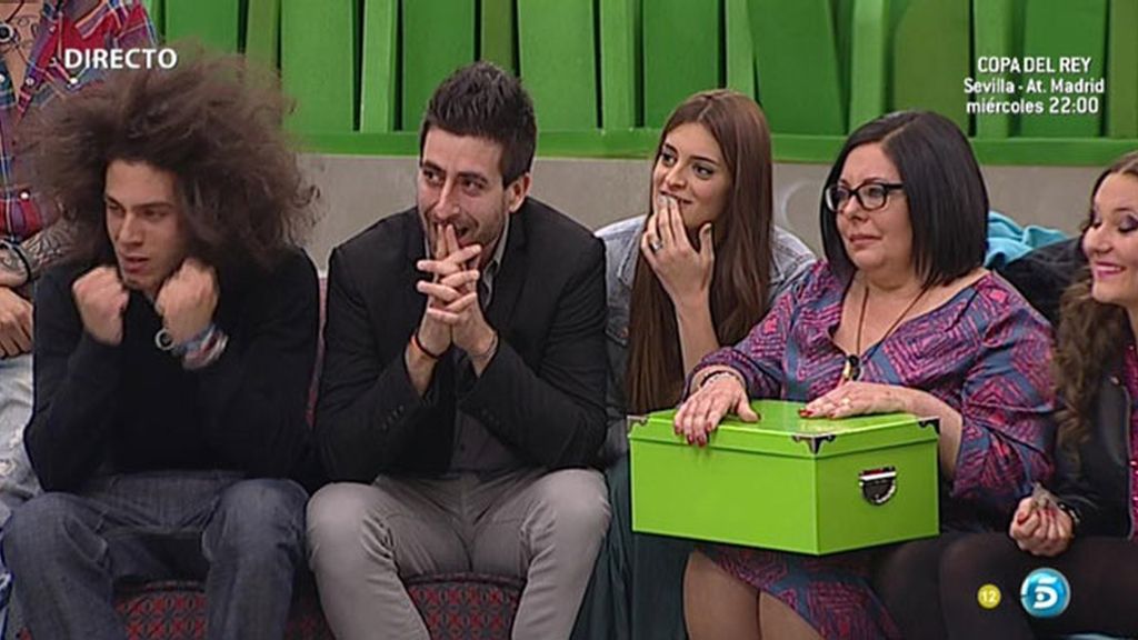 Un peluche y una foto de su hijo emocionan a Igor