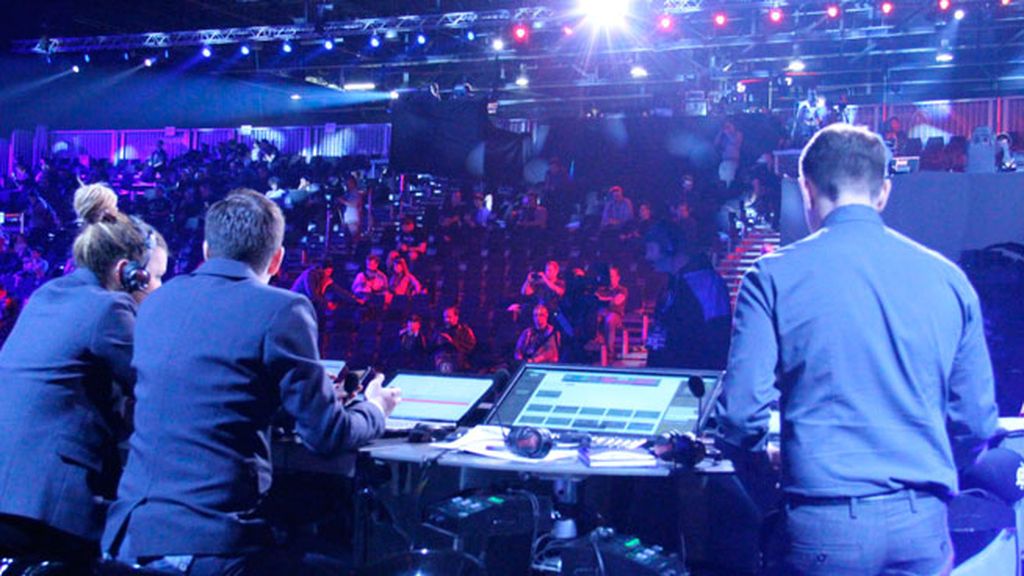 Más de 20 cámaras, siete puestos de comentaristas,18 cañones de luz