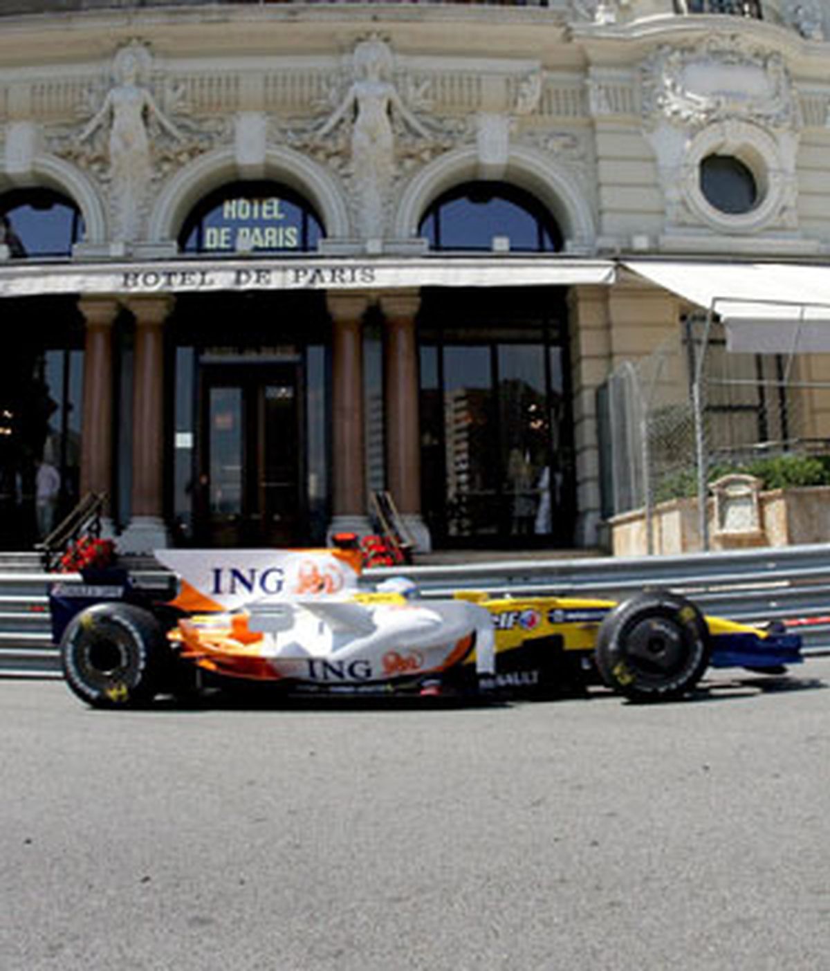Alonso rueda en Monaco. Foto: EFE