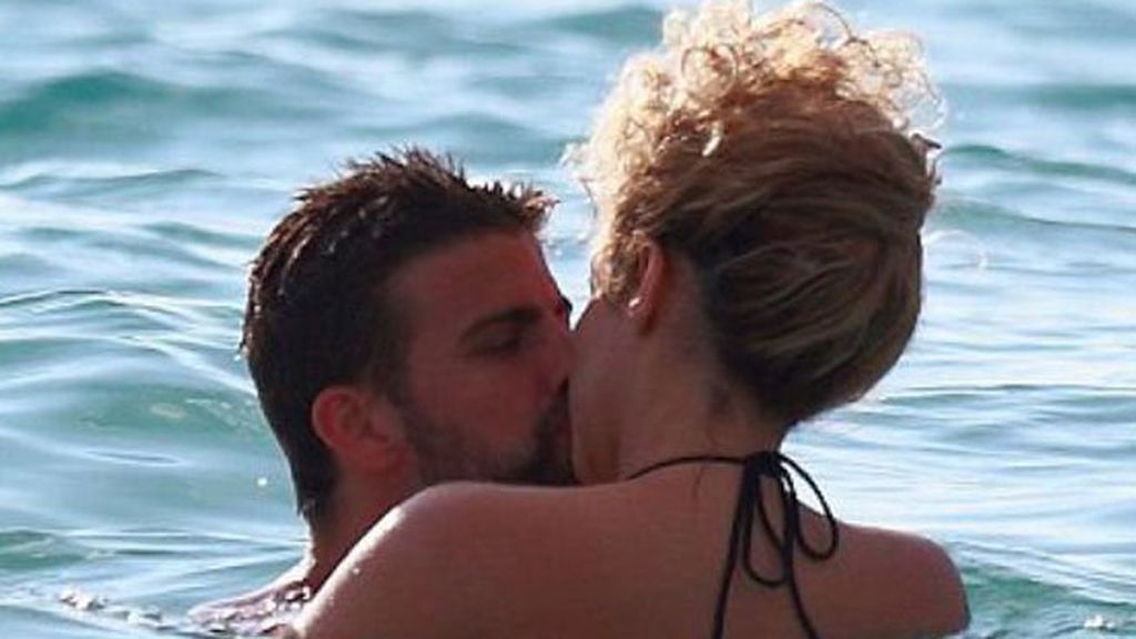 Shakira presume de vientre plano en Hawai