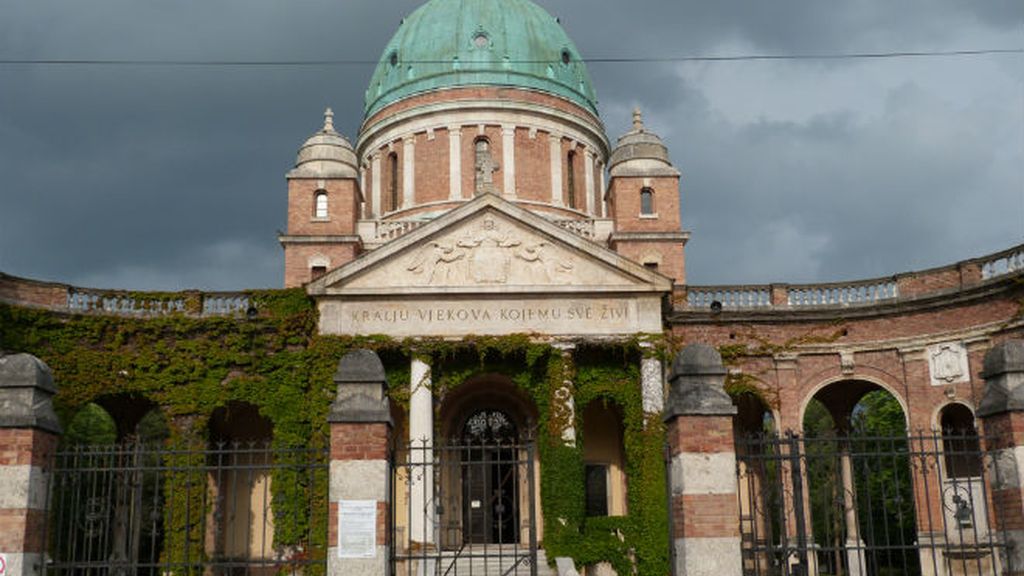 cementerio. fachada