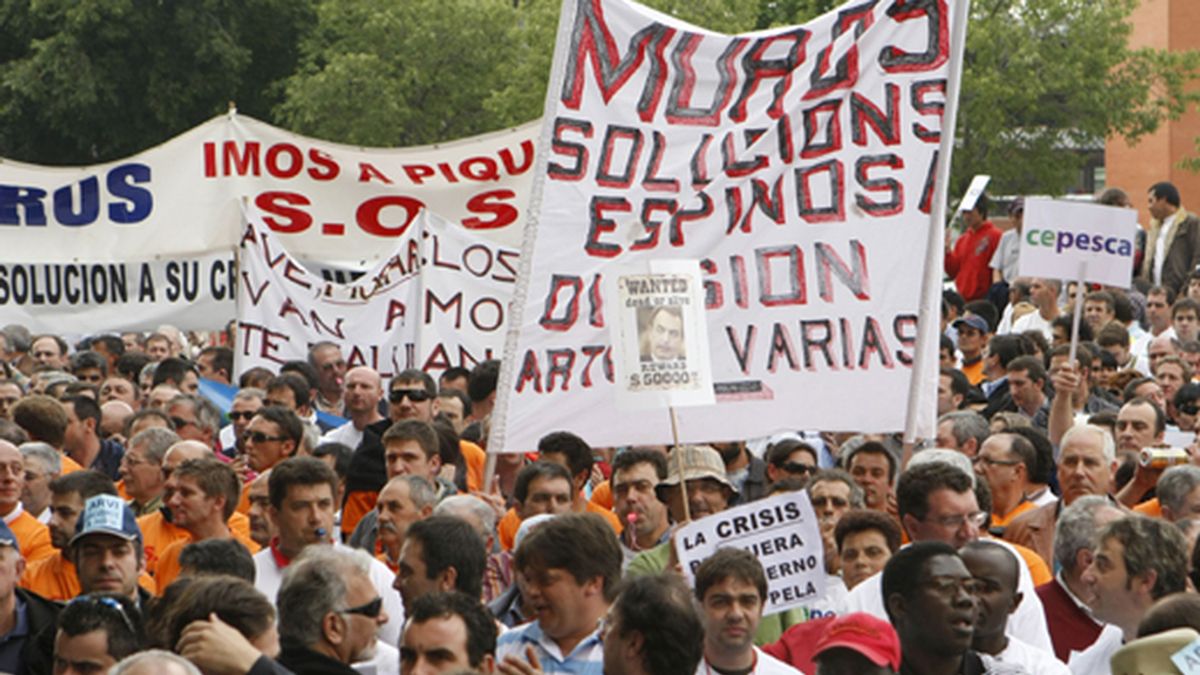 Manifestantes ante el Ministerio de Medio Ambiente en Madrid