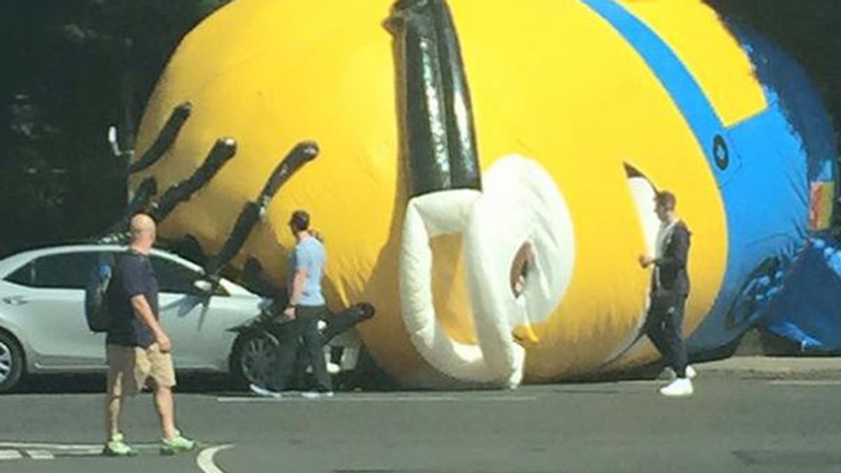Un Minion gigante bloquea la carretera en Dublín