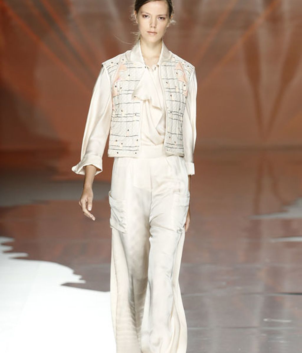 Siluetas fluidas y prints marineros