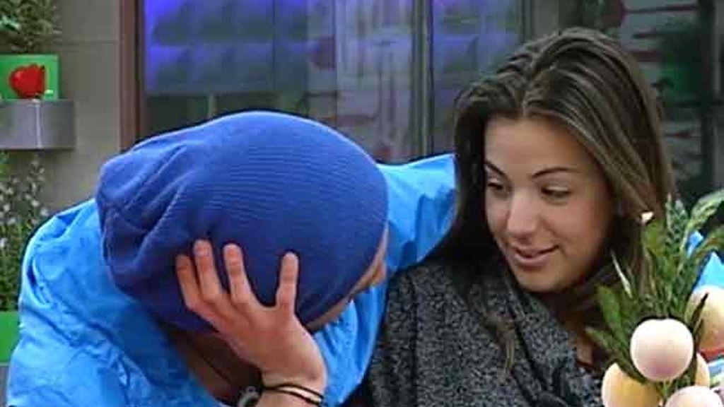 Sus bocas, a tan sólo dos centímetros de distancia