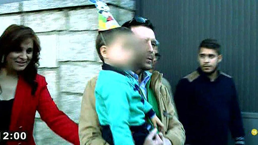 La celebración fue en un bus teatro y la actuación corrió a cargo de los payasos 'Chachi y Pistachi'