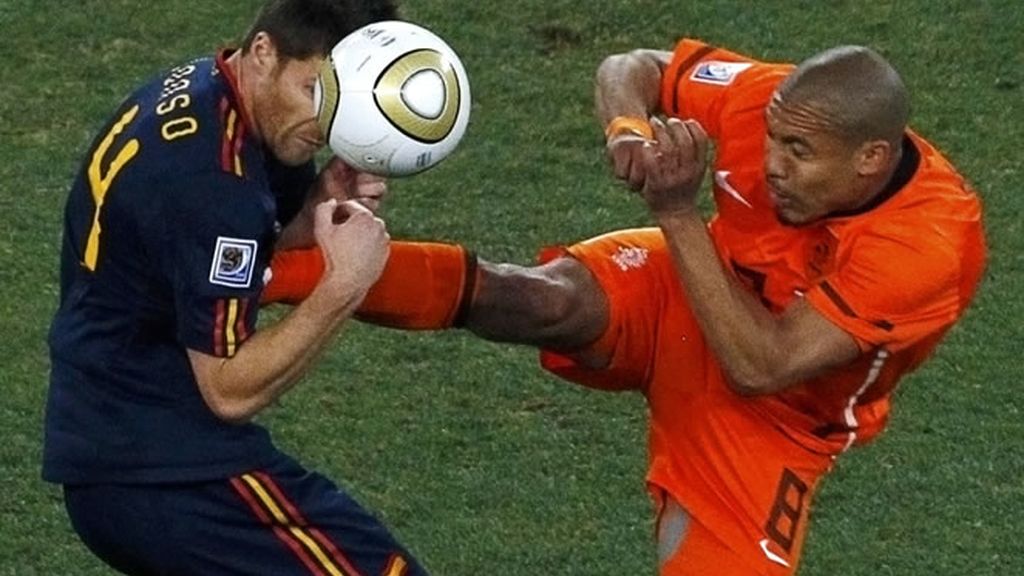 Los holandeses desataron la 'Furia Roja' con su juego sucio